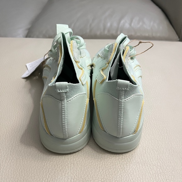NWT - Reebok x Victoria Beckham Men’s Bolton Low Storm Glow - EU 42.5/US 9.5 - Picture 5 of 8
